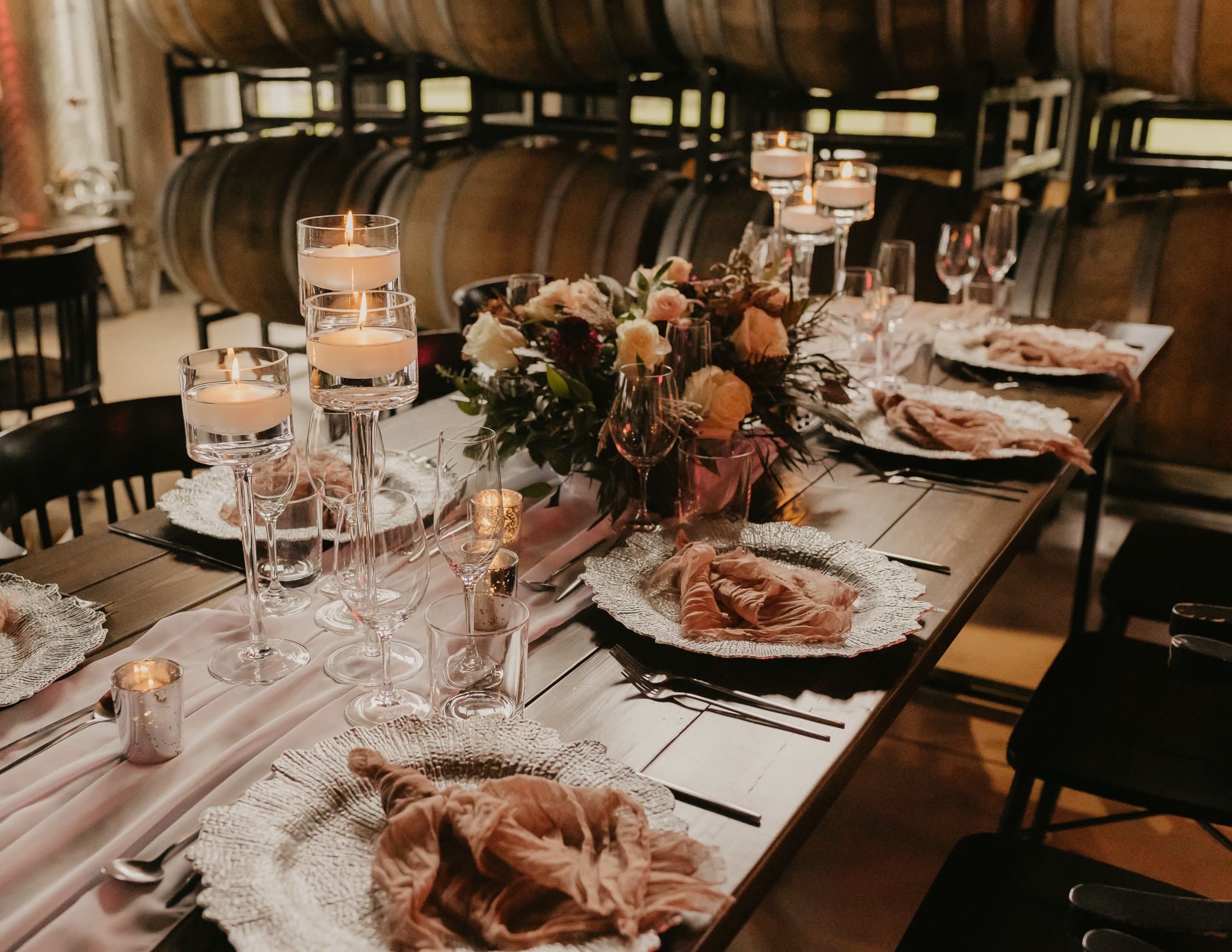 Boutique Linen Rentals  - Decor rentals in Niagara - www.theweddingring.ca - listings -