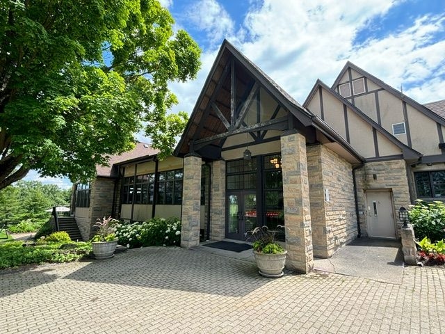 The Whirlpool Pub + Lounge - www.theweddingring.ca - listings -