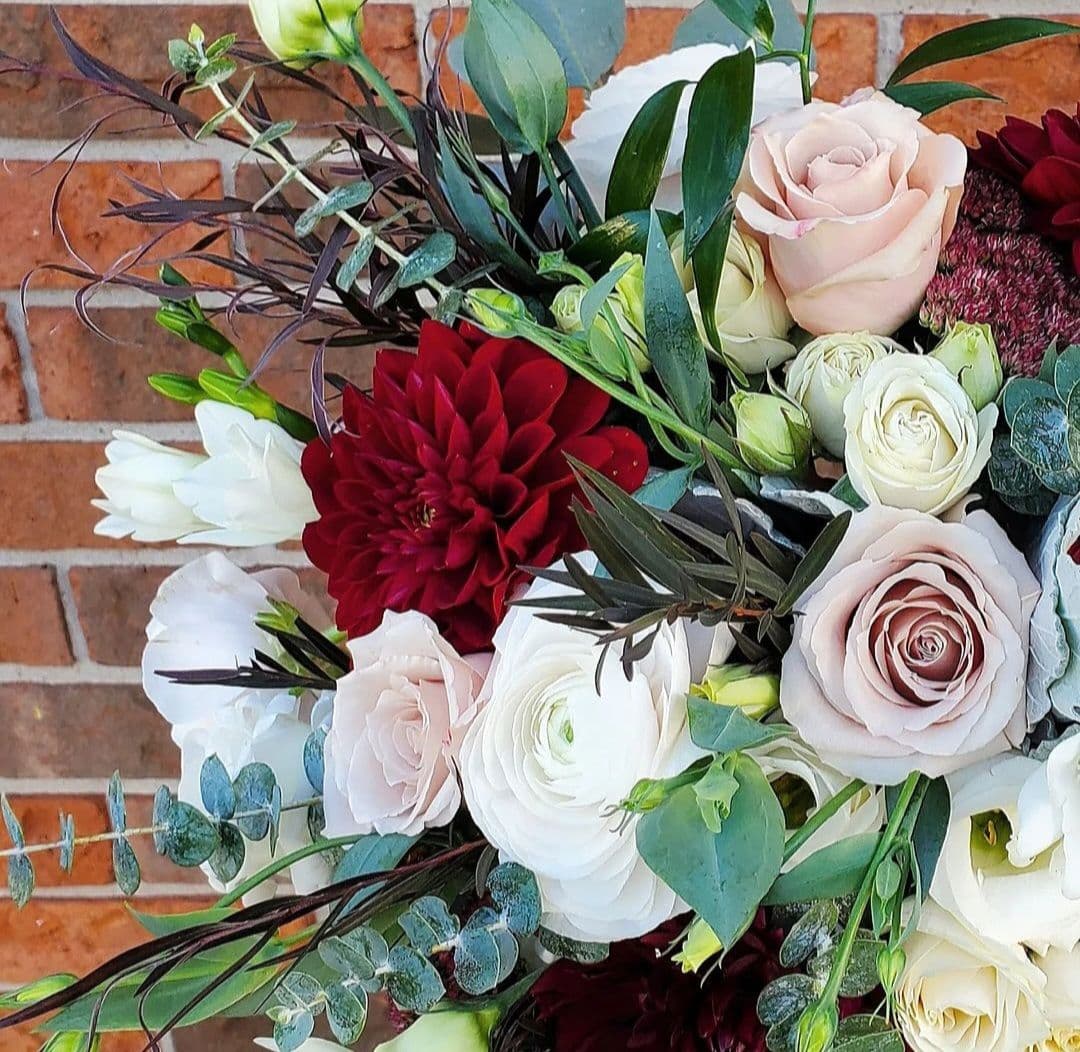 Sunstrum’s Florist - www.theweddingring.ca - listings -