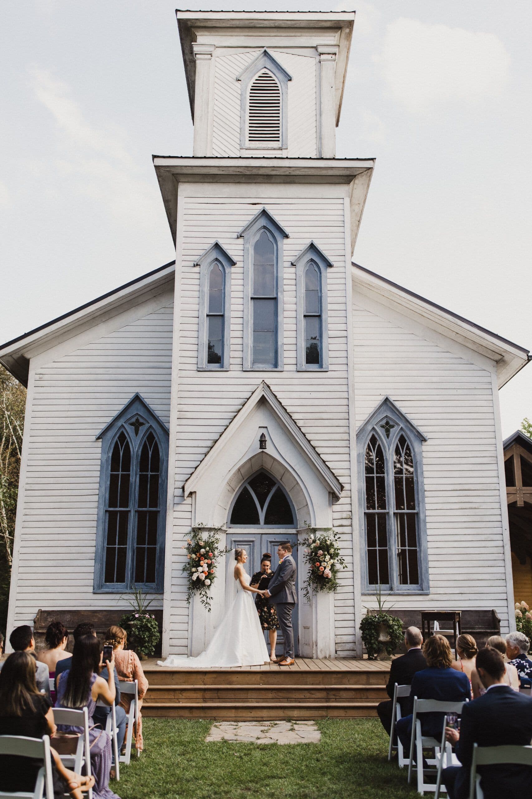 Jo Boucher Photography | Ontario Wedding Photographer - www.theweddingring.ca - listings -