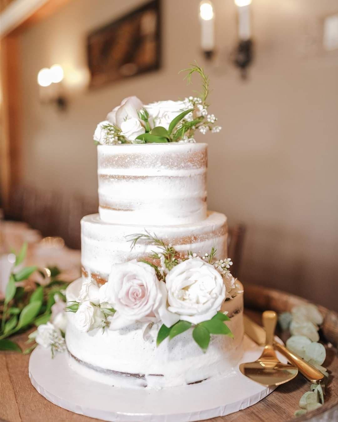 Wedding cakes &amp; cupcakes -Cakes by Design - www.theweddingring.ca - listings -