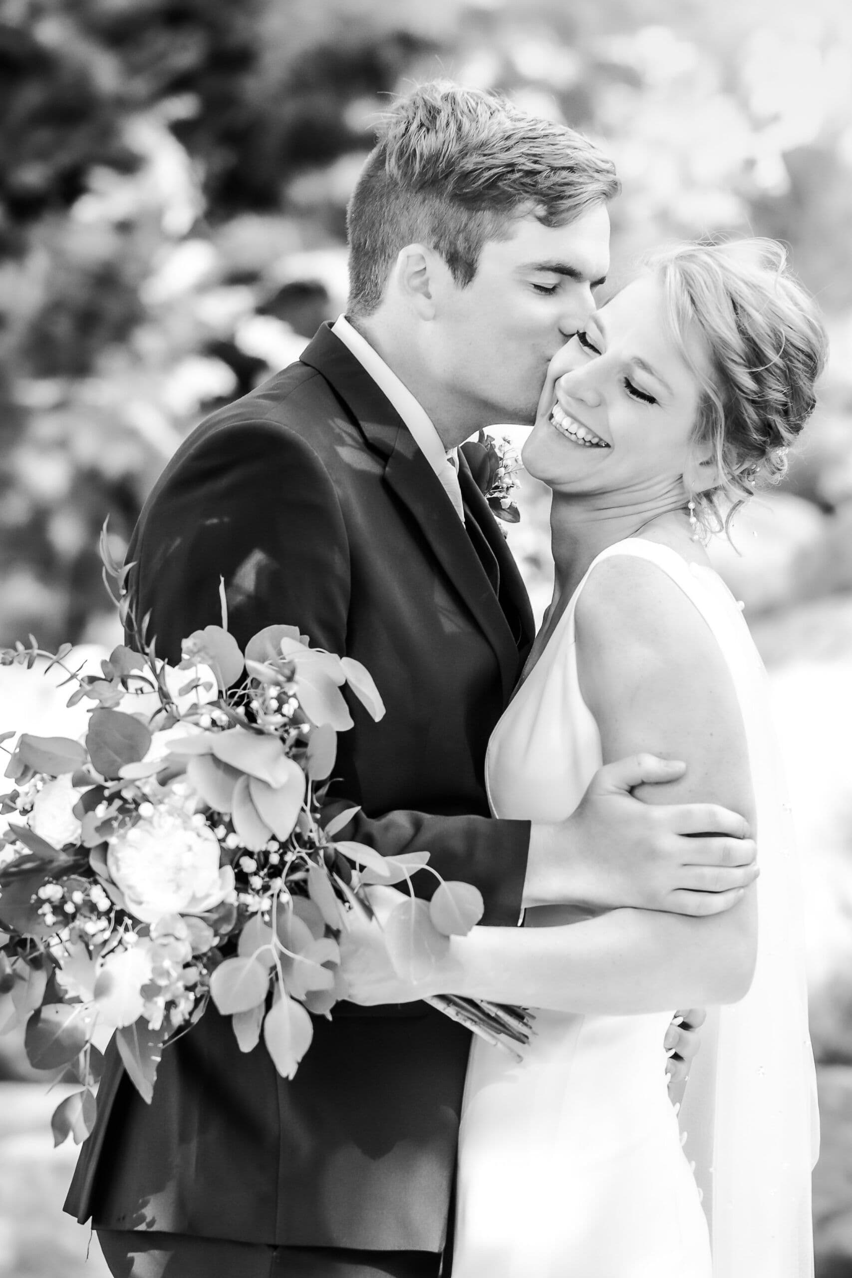 Frances Morency Photography - www.theweddingring.ca - listings -