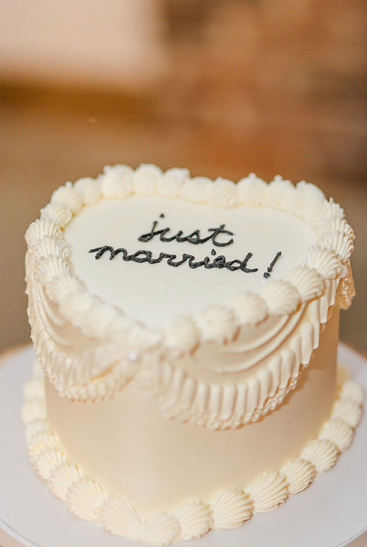 Custom Wedding cakes &amp; desserts with Sophisticakes - www.theweddingring.ca - listings -
