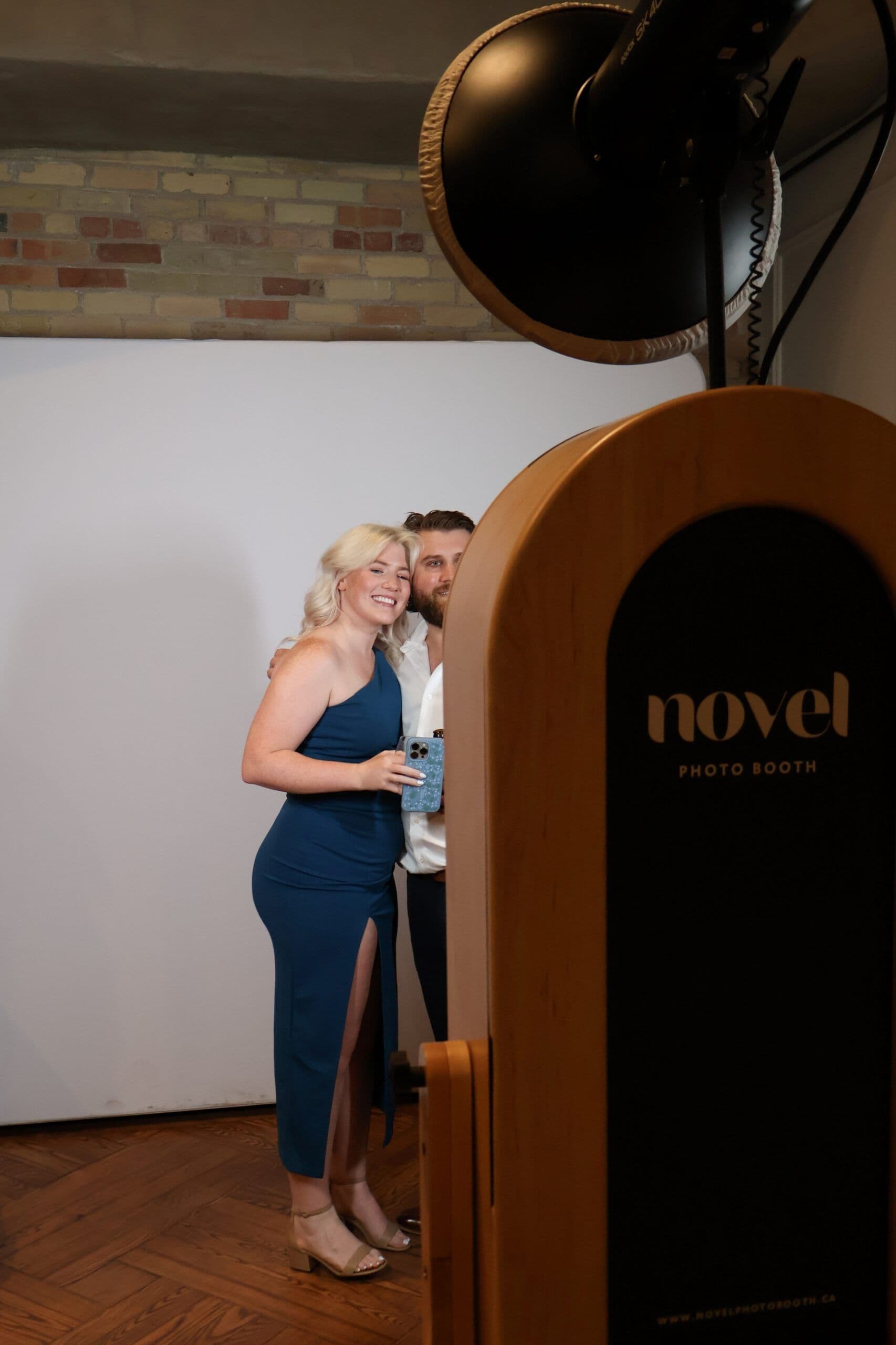 Novel Photo Booth - www.theweddingring.ca - listings -
