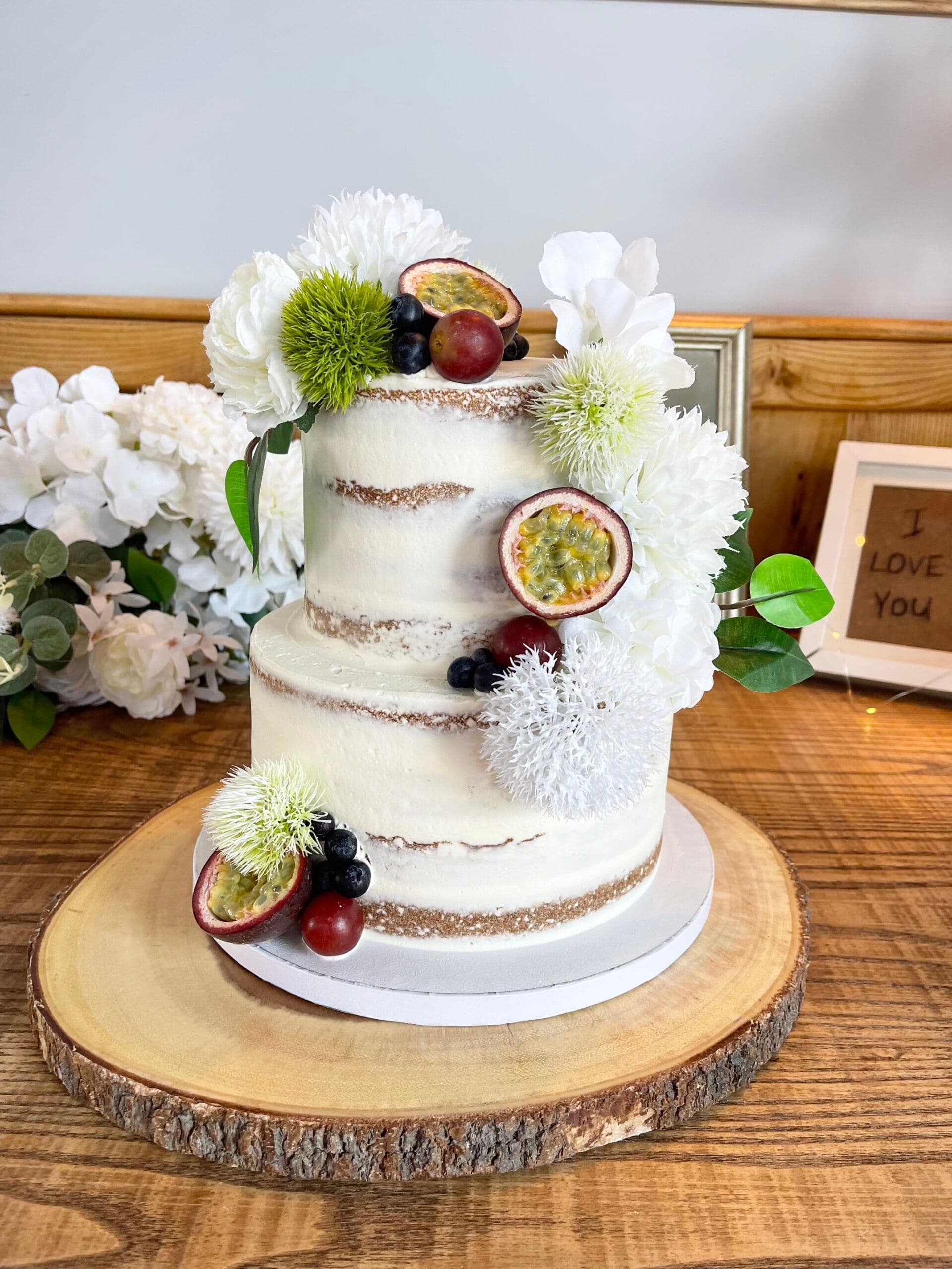 Custom Wedding cakes &amp; desserts with Sophisticakes - www.theweddingring.ca - listings -