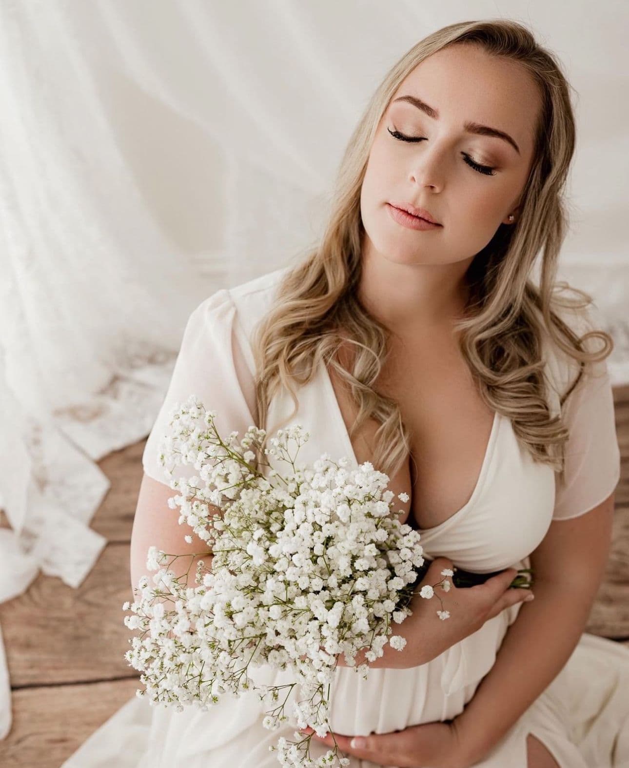 Luxury Mobile Makeup Services (Lindsay Morrison Makeup - www.theweddingring.ca - listings -