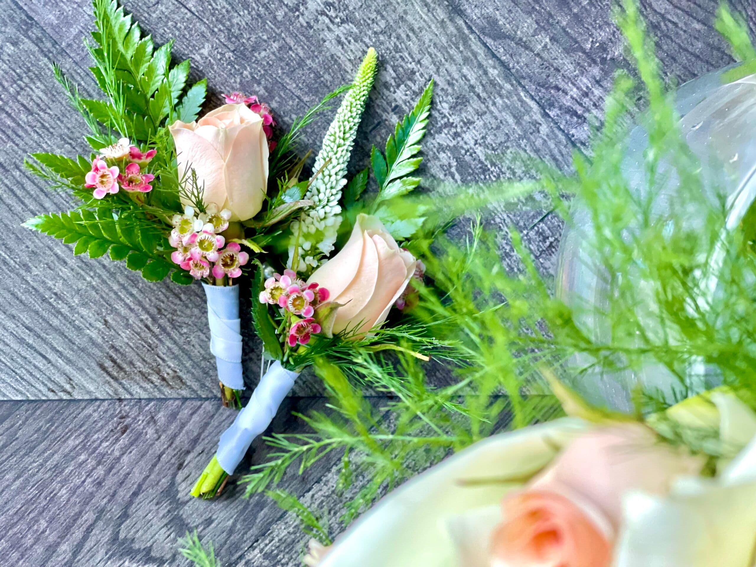 Flowers &amp; Flowers - www.theweddingring.ca - listings -