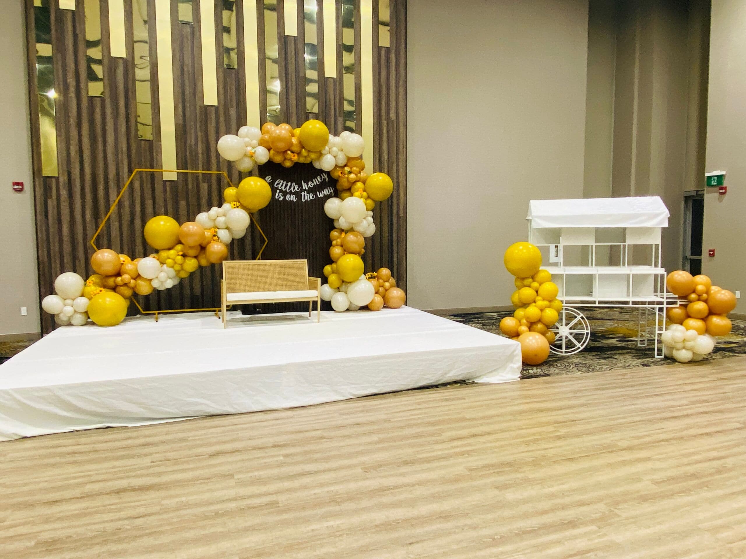 Full Service decor, Your Event Decorators - www.theweddingring.ca - listings -