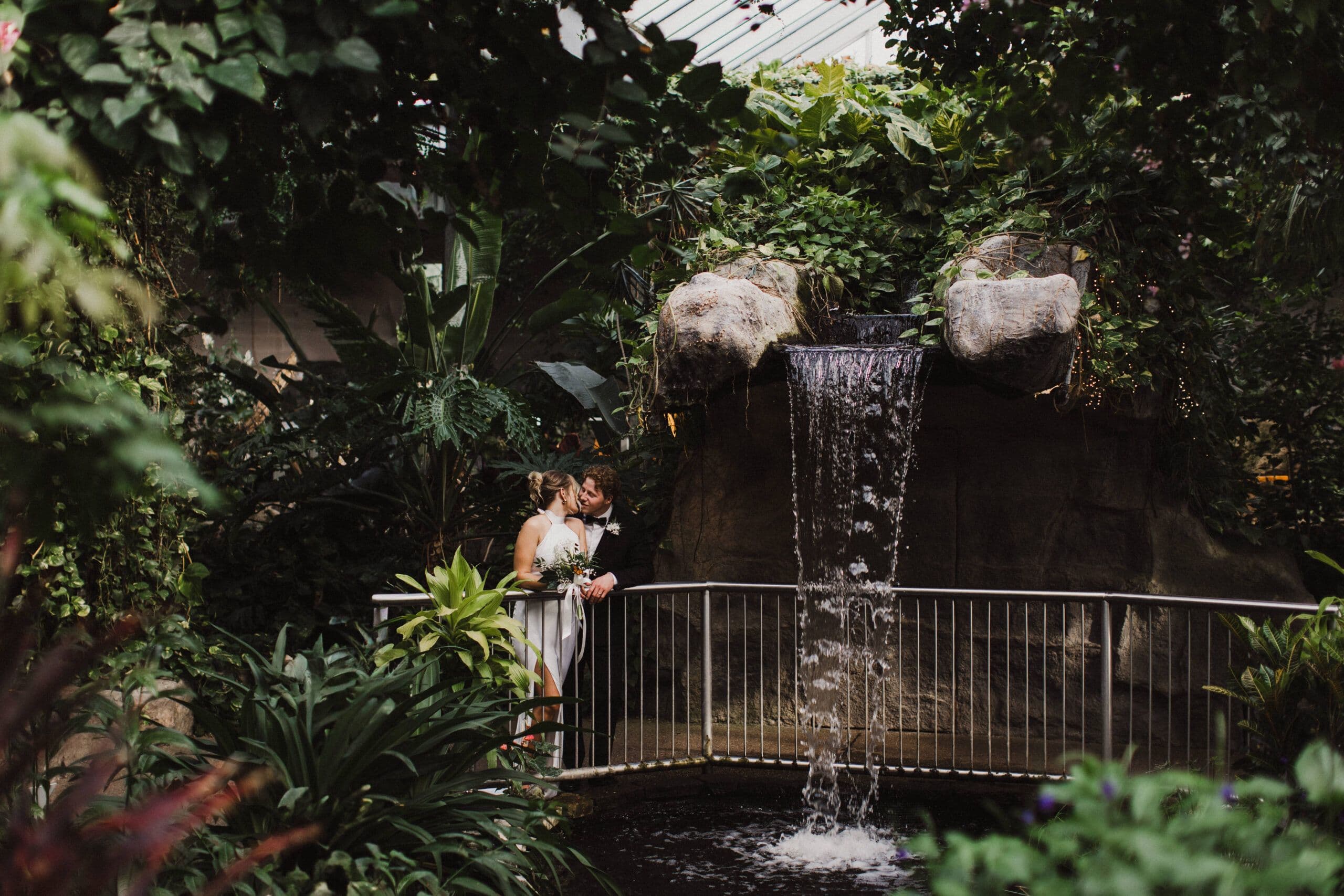 Jo Boucher Photography | Ontario Wedding Photographer - www.theweddingring.ca - listings -