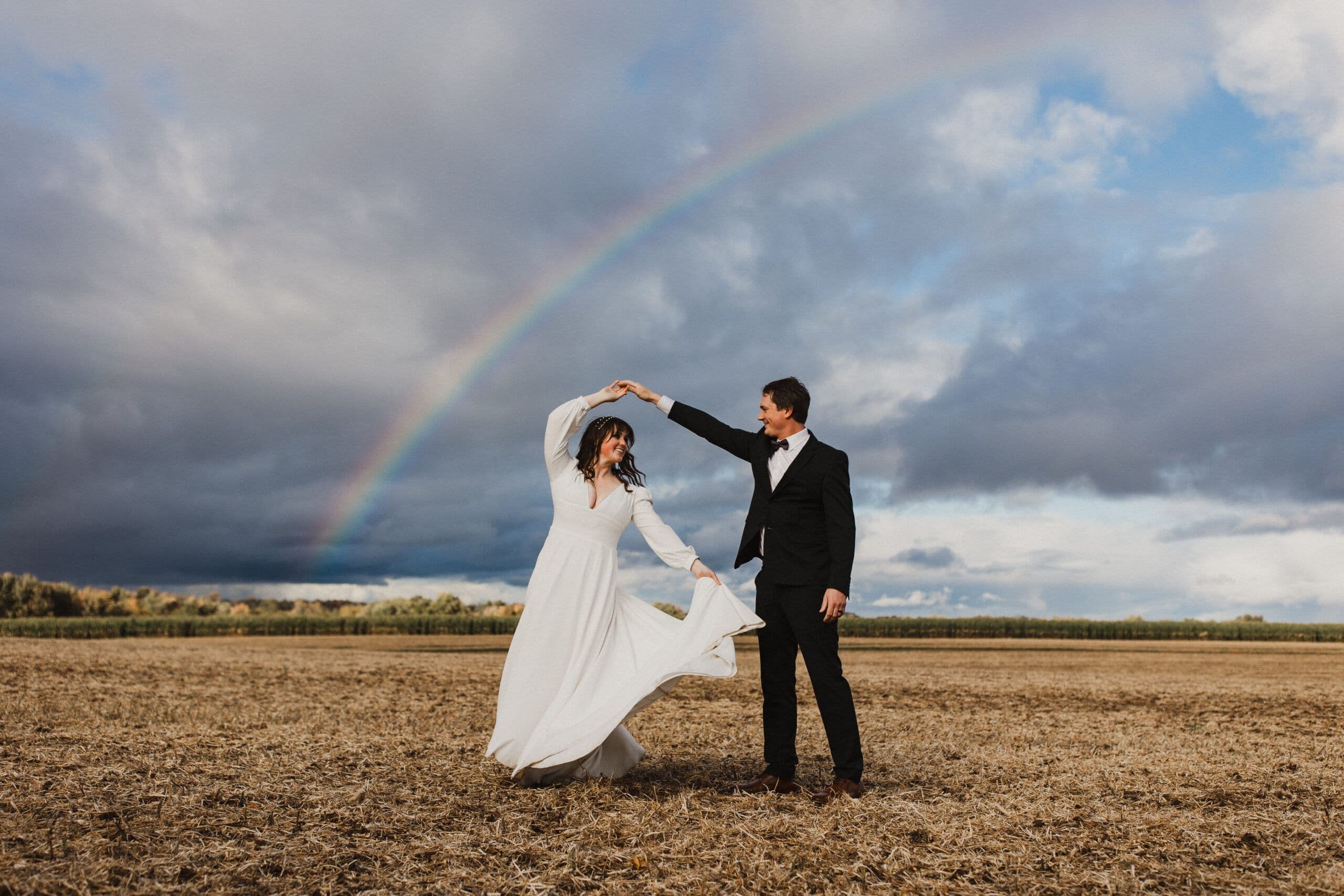 Jo Boucher Photography | Ontario Wedding Photographer - www.theweddingring.ca - listings -