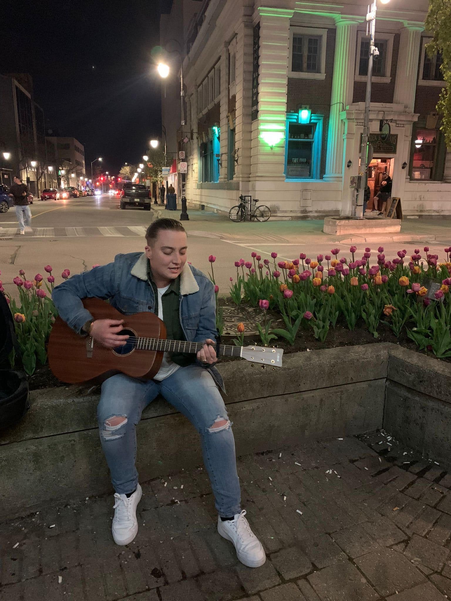 Melo ~ Acoustic Cover Artist - www.theweddingring.ca - listings -