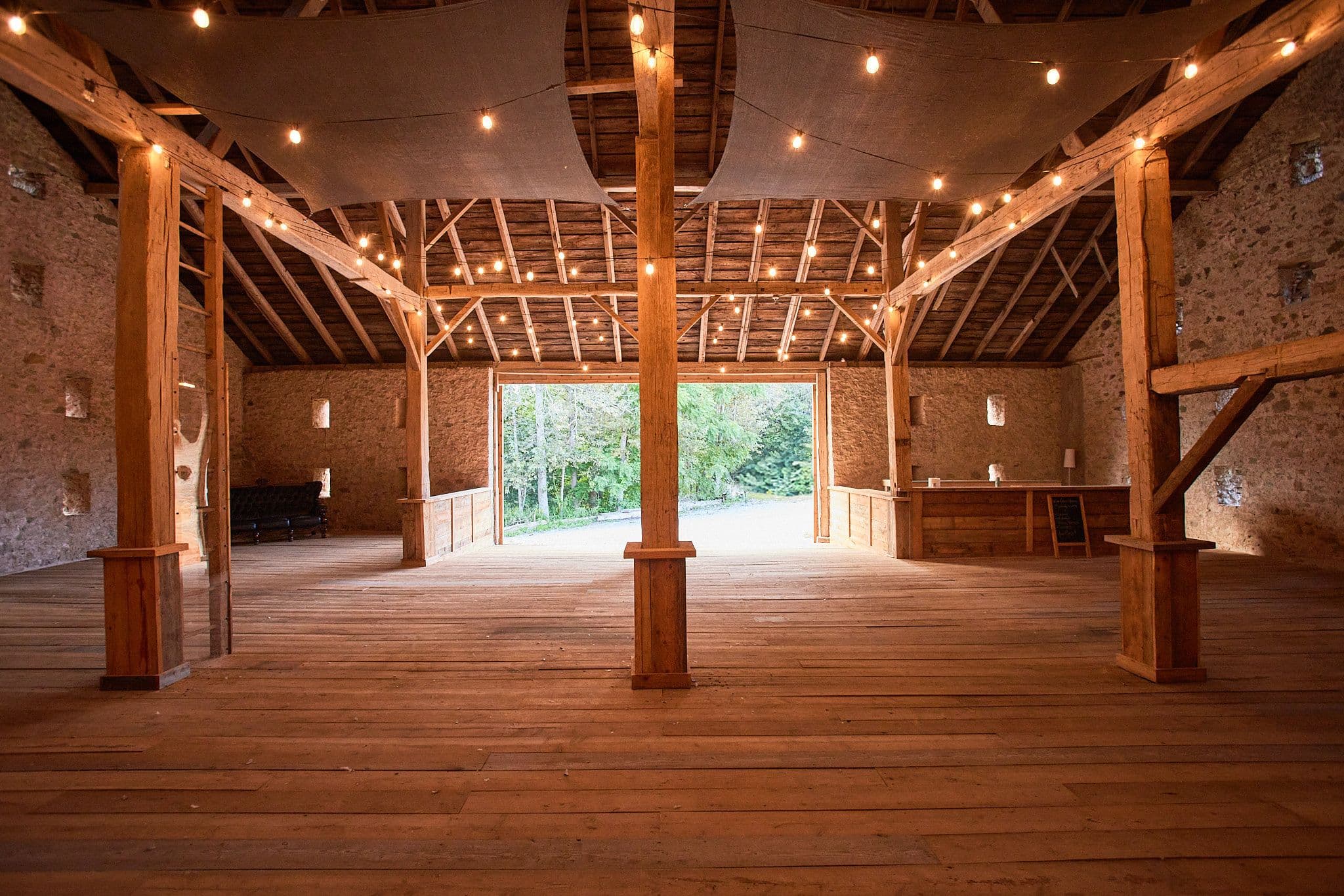 The Fieldstone Barn - www.theweddingring.ca - listings -