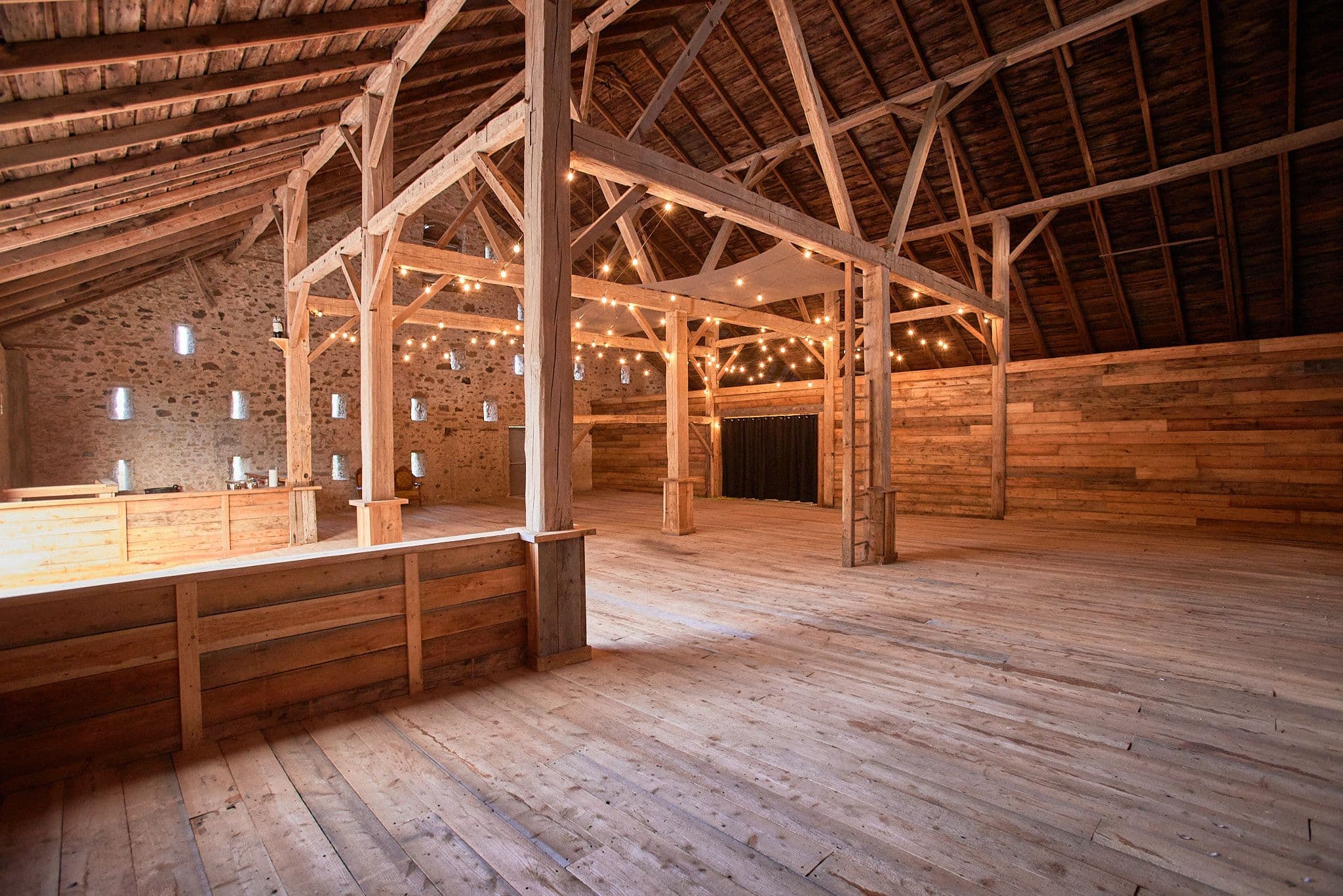 The Fieldstone Barn - www.theweddingring.ca - listings -