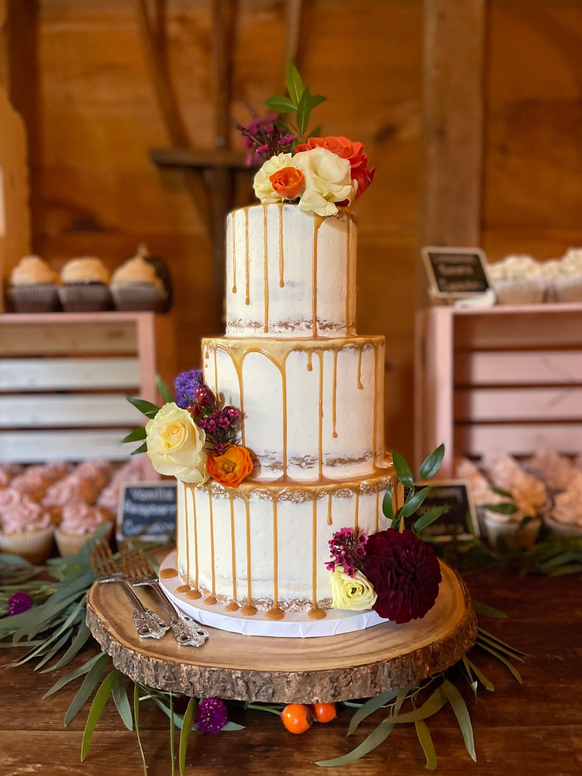 Custom Wedding cakes &amp; desserts with Sophisticakes - www.theweddingring.ca - listings -