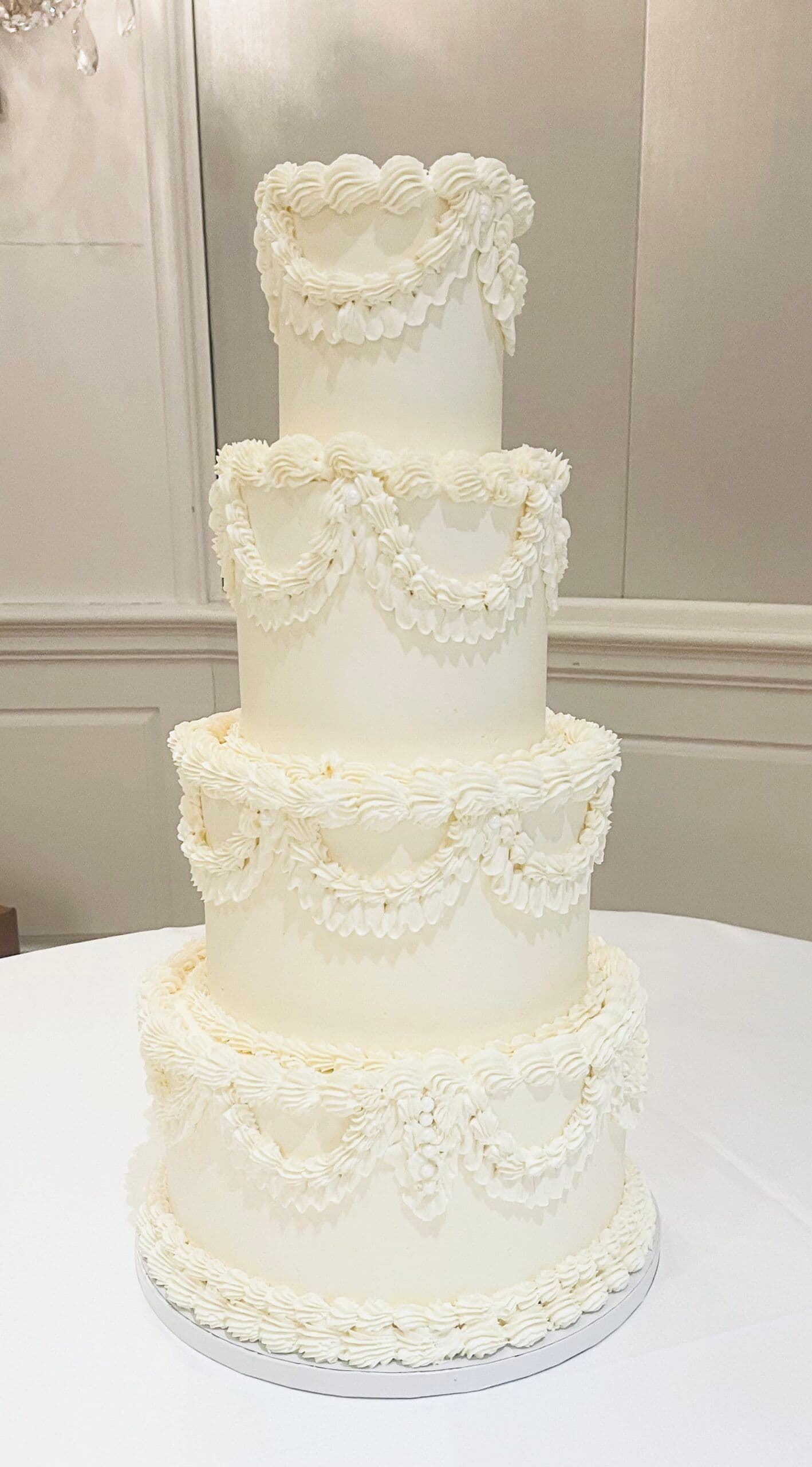 Custom Wedding cakes &amp; desserts with Sophisticakes - www.theweddingring.ca - listings -