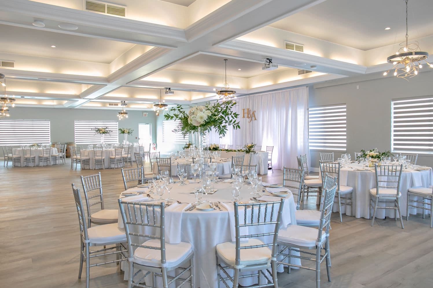 Cambridge Hotel and Conference Centre - www.theweddingring.ca - listings -