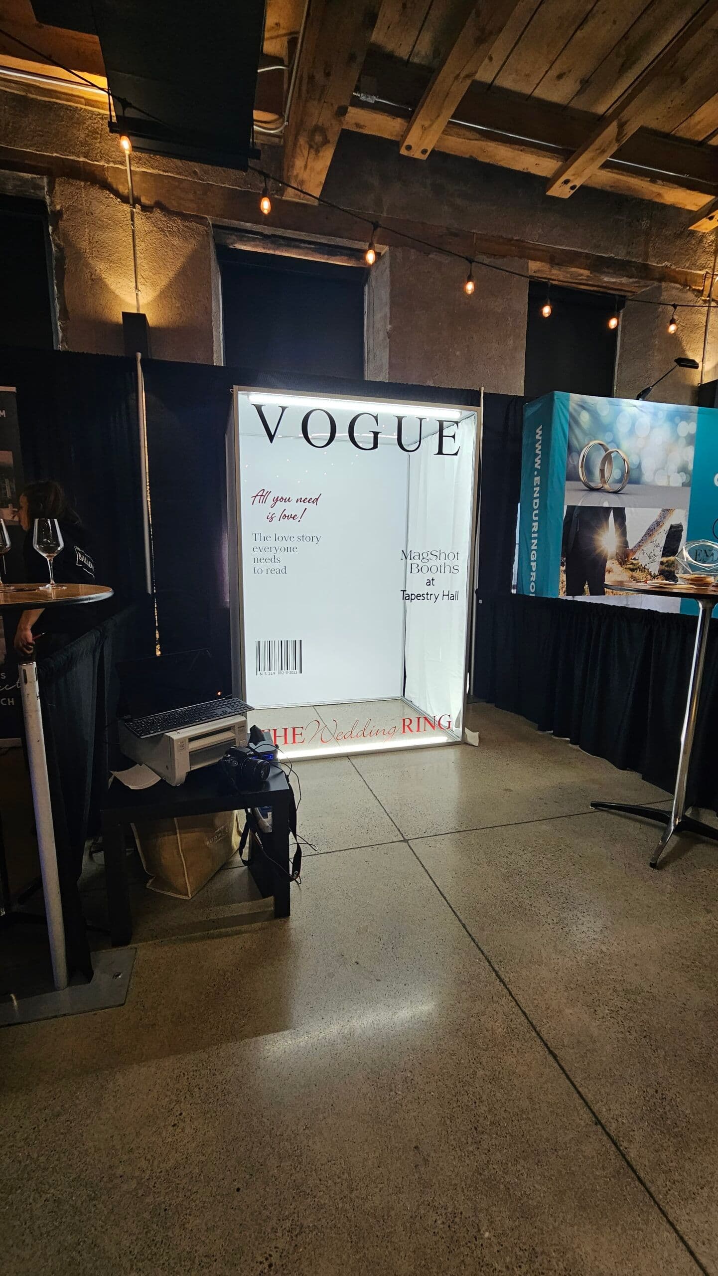 Magazine Box Booth, Magshotbooths - www.theweddingring.ca - listings -