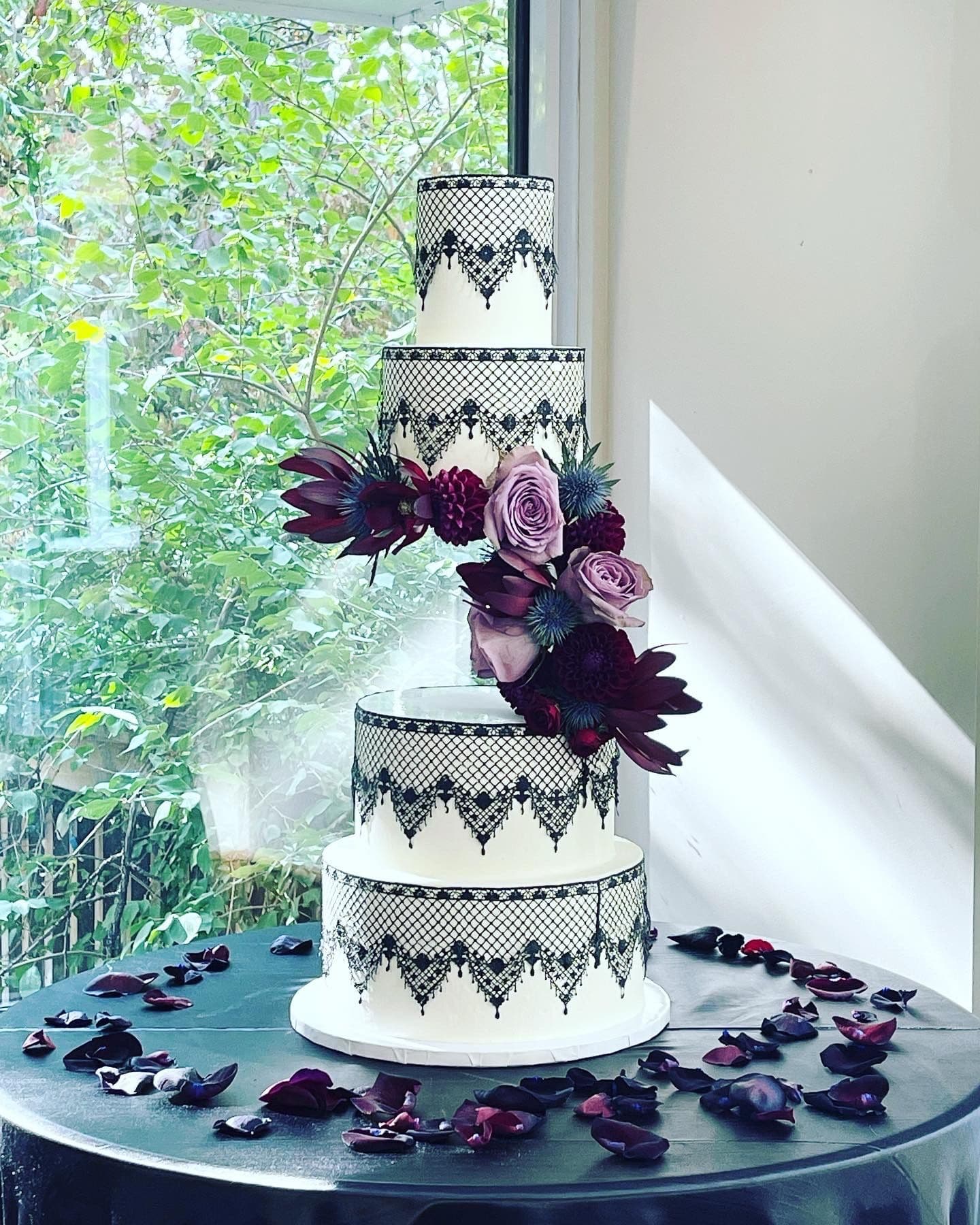 Custom Wedding cakes & desserts with Sophisticakes - www.theweddingring.ca - listings -