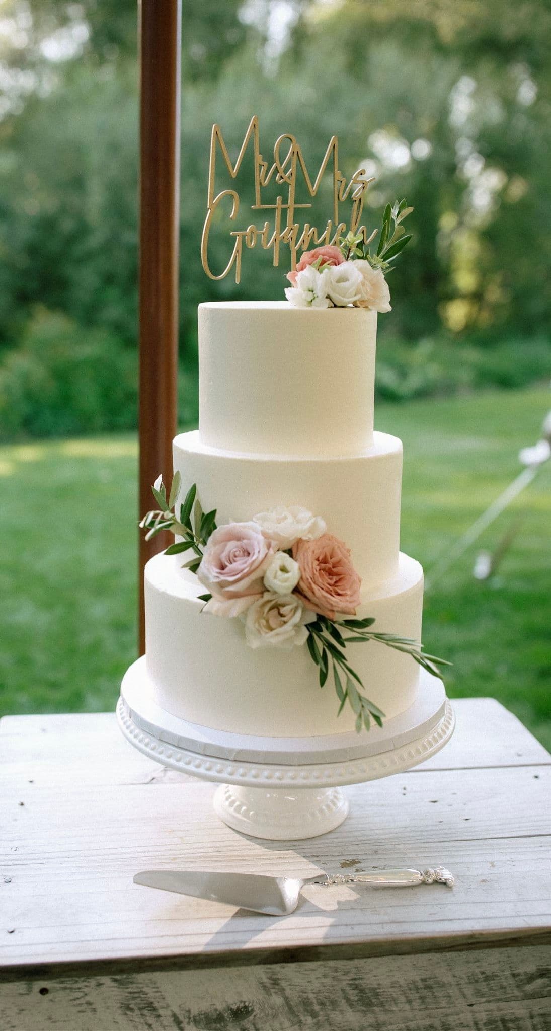 Custom Wedding cakes & desserts with Sophisticakes - www.theweddingring.ca - listings -