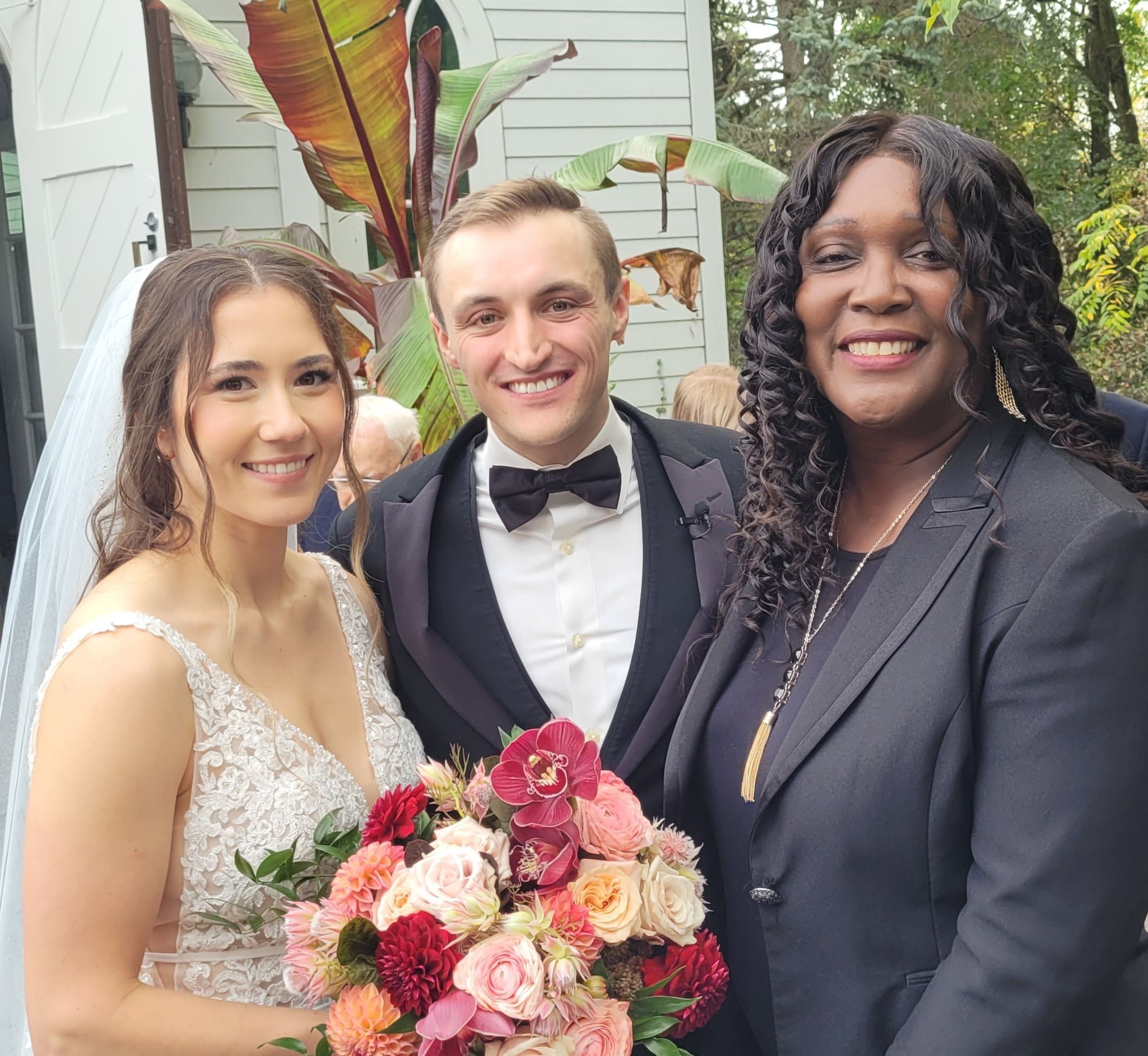 Hazel Shanks Wedding Officiant - www.theweddingring.ca - listings -