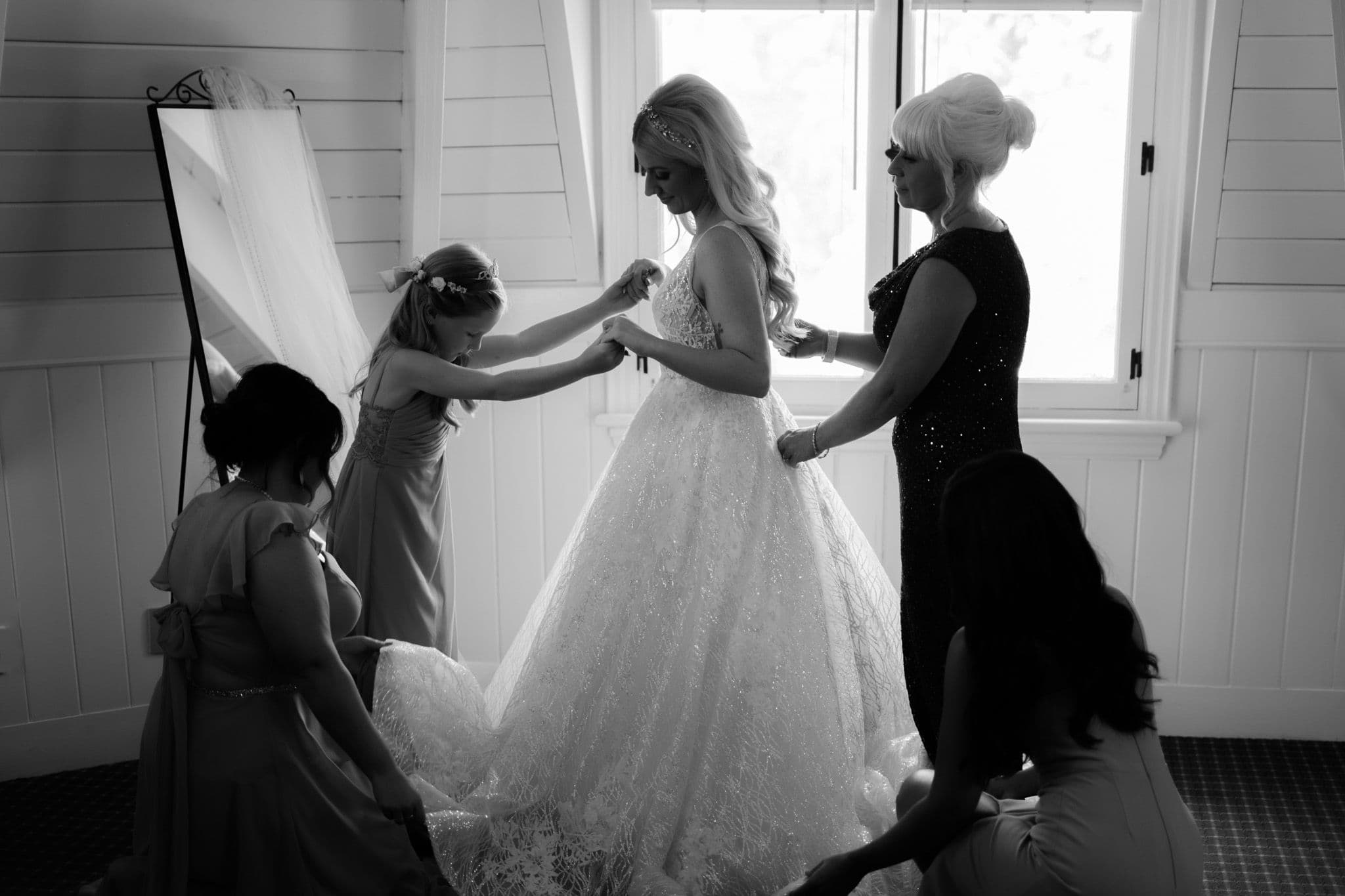 Oak + Evergreen Photography - www.theweddingring.ca - listings -