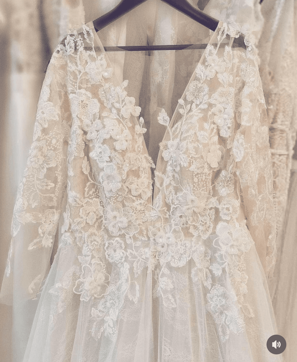 La Rose Flowers and Dresses - www.theweddingring.ca - listings -