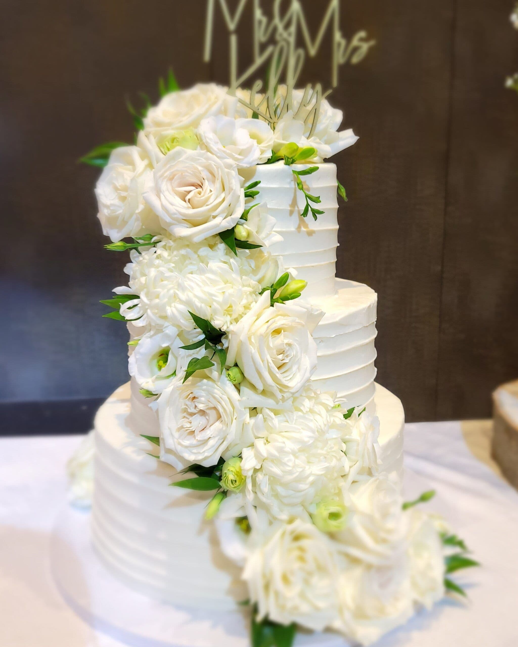 Wedding cakes & cupcakes -Cakes by Design - www.theweddingring.ca - listings -