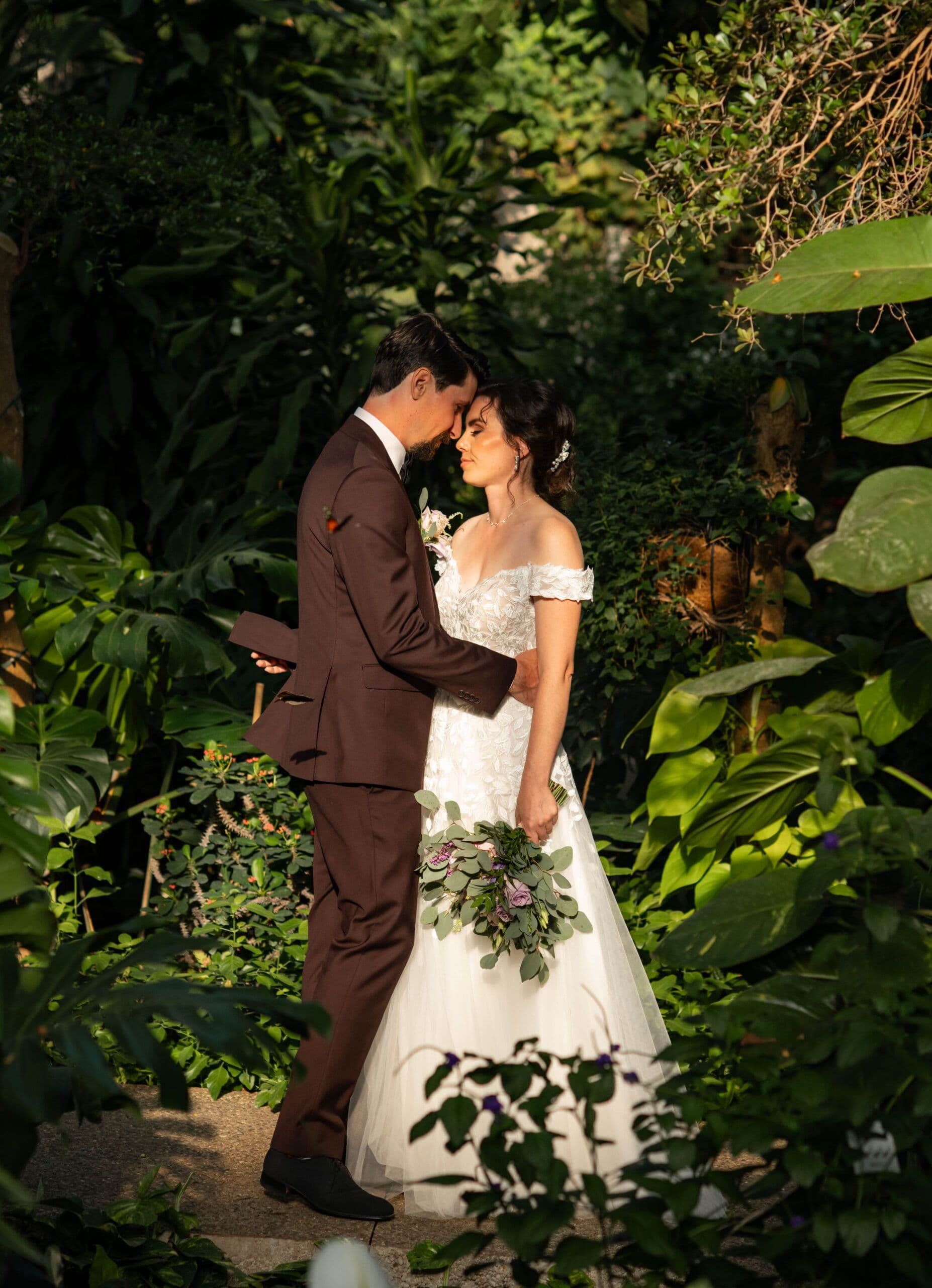 Cambridge Butterfly Conservatory - www.theweddingring.ca - twr listings -