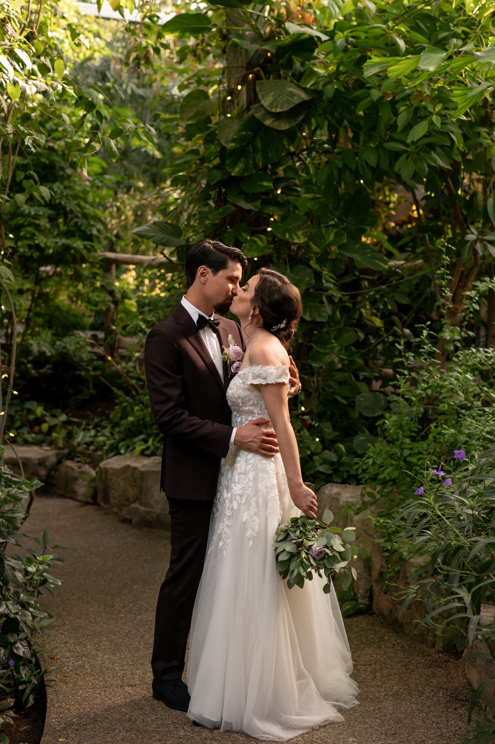 Cambridge Butterfly Conservatory - www.theweddingring.ca - twr listings -