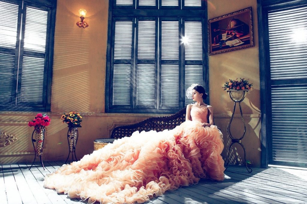 Add colour to your summer wedding dress photo by pixabay