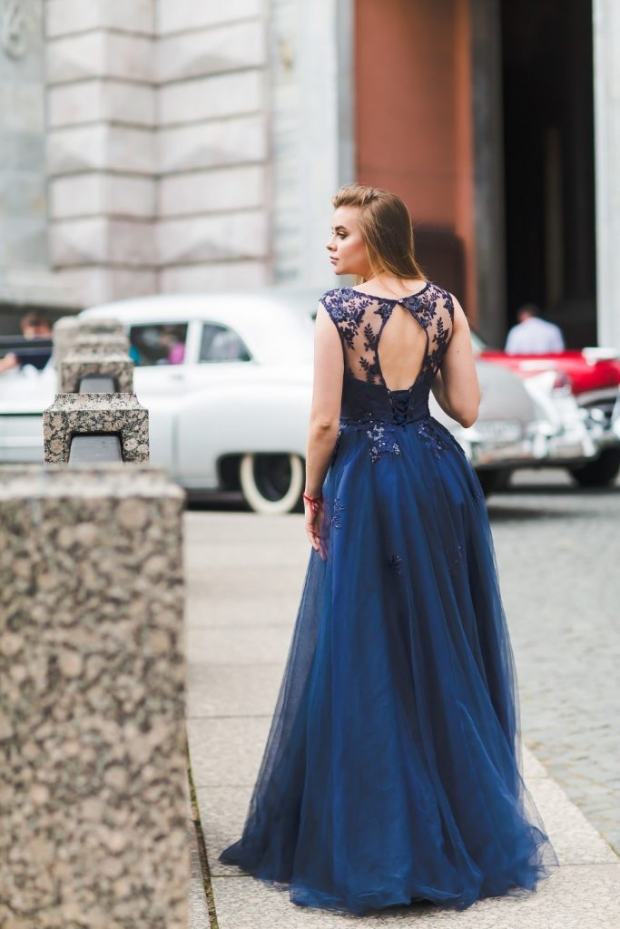 add colour to your summer wedding dress photo by pixabay