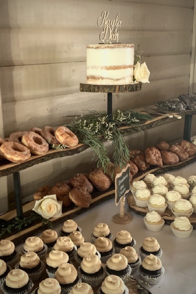 Dessert Wedding Bar. Small cake, cupcakes & donuts.