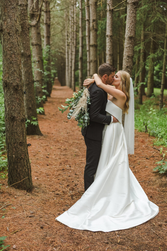 Champagne and gold wedding, Erin Estates, Fedora Media